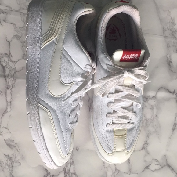 Nike Shoes - Nike white tennis shoes size 8